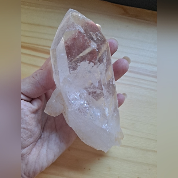 Beautiful Clear Quartz Crystal Point - Picture 1 of 9